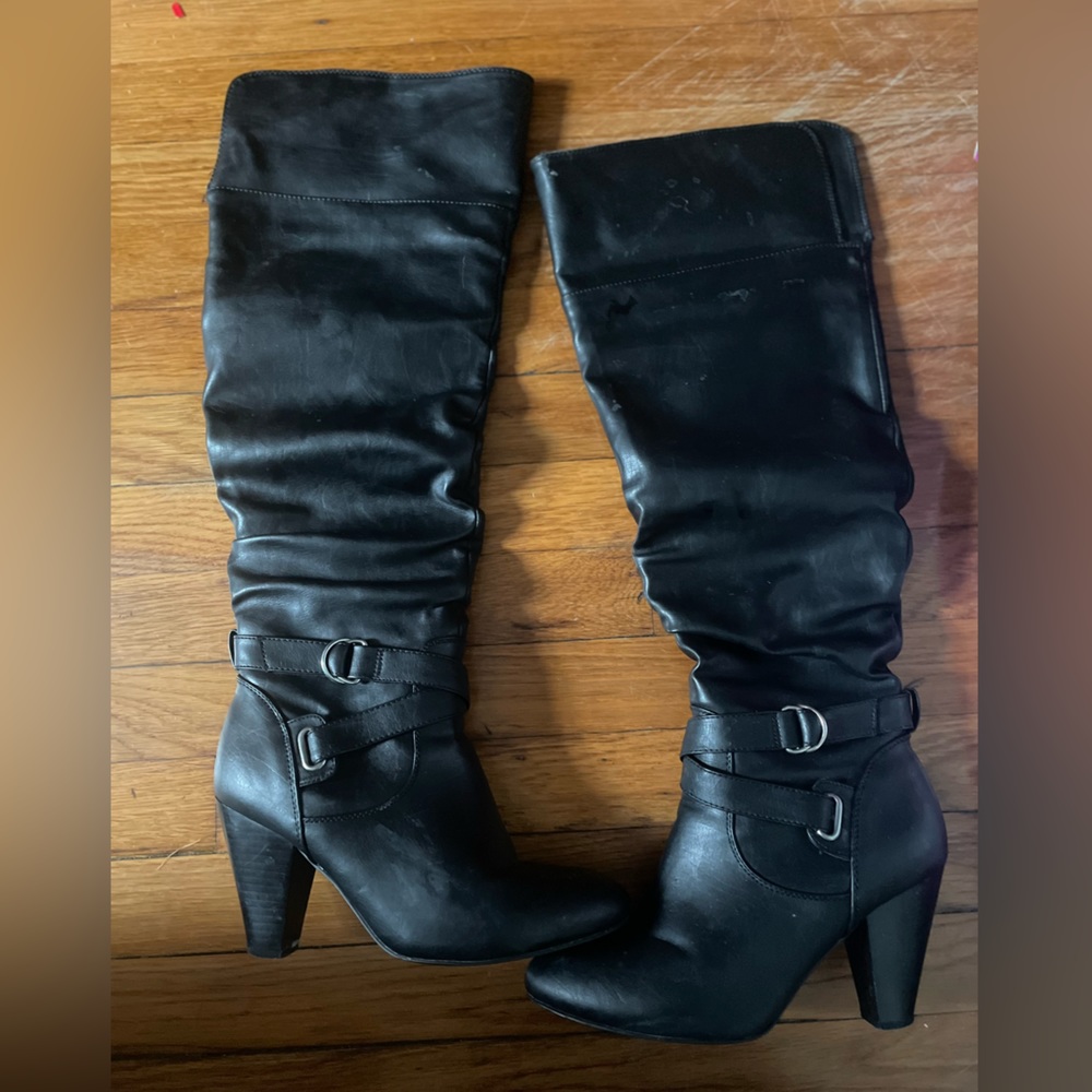 Black heels boots